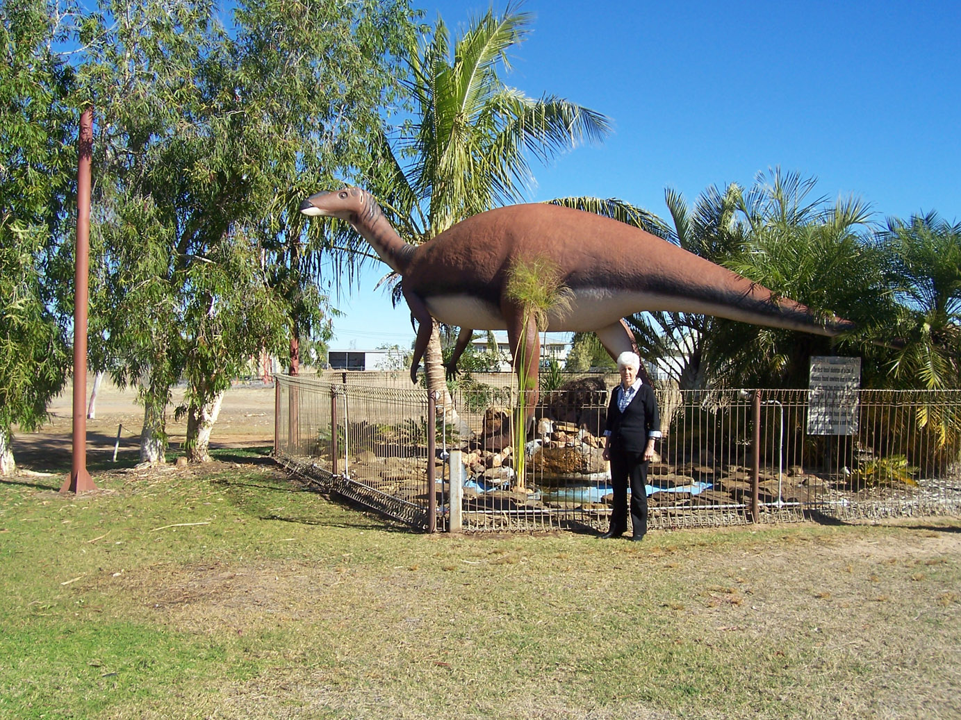 Muttaburrasaurus & Robyn